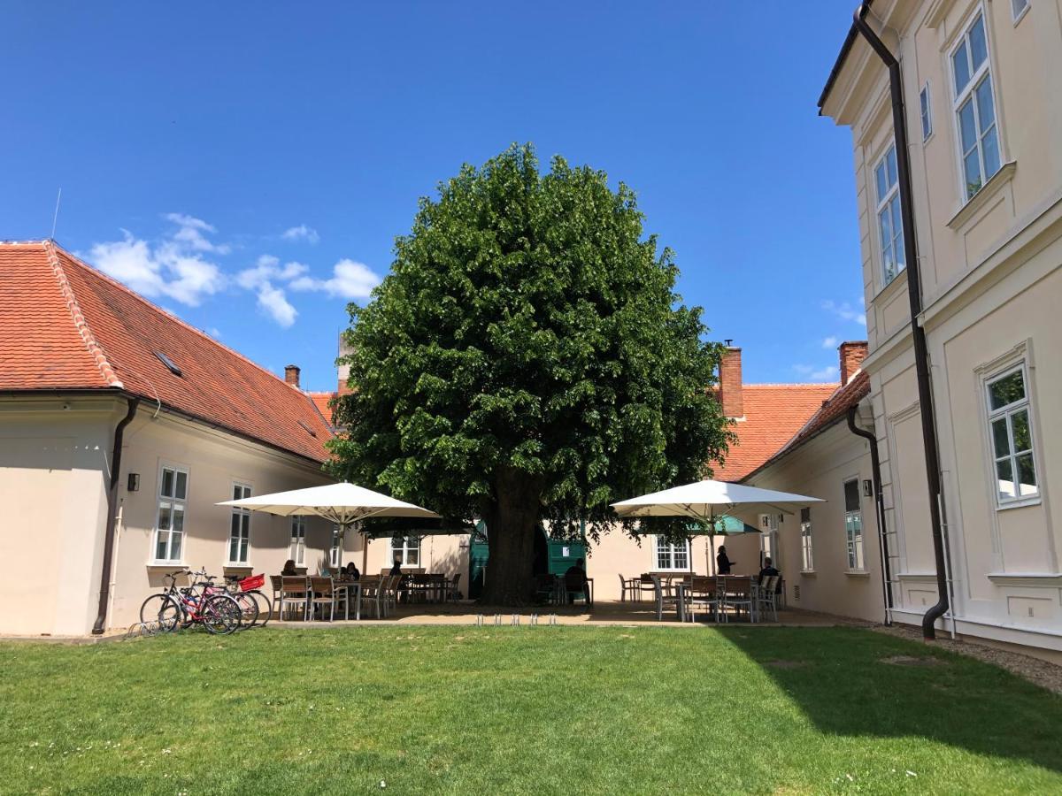 Zamek Dukovany Hotel Exterior photo
